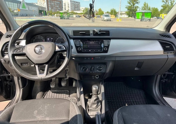 Skoda Fabia cena 36000 przebieg: 179000, rok produkcji 2018 z Poznań małe 172